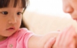 Phòng và trị côn trùng cắn đúng cách cho bé lúc giao mùa